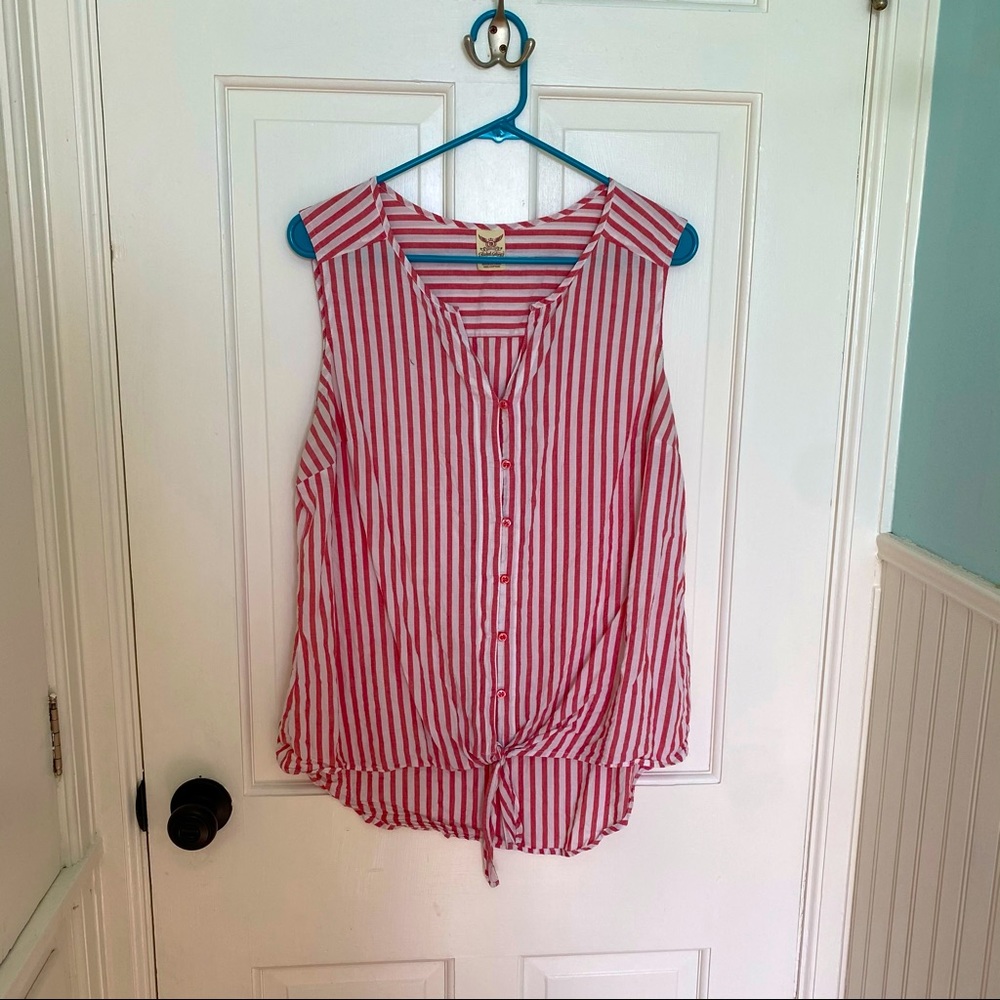 💲SOLD💲Red & White Striped Tank Top | L